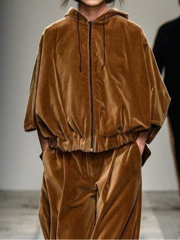 Brązowy welurowy zestaw z kapturem z zamkiem błyskawicznym i spodniami